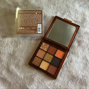 Huda Beauty brown obsessions in caramel